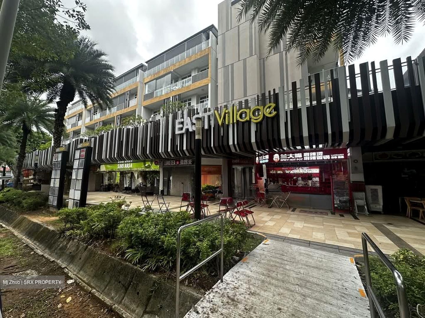 East Village (D16), Retail #588071661